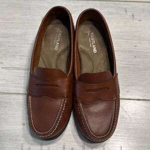 Tan/Brown Eastland Woman’s Pennyloafers